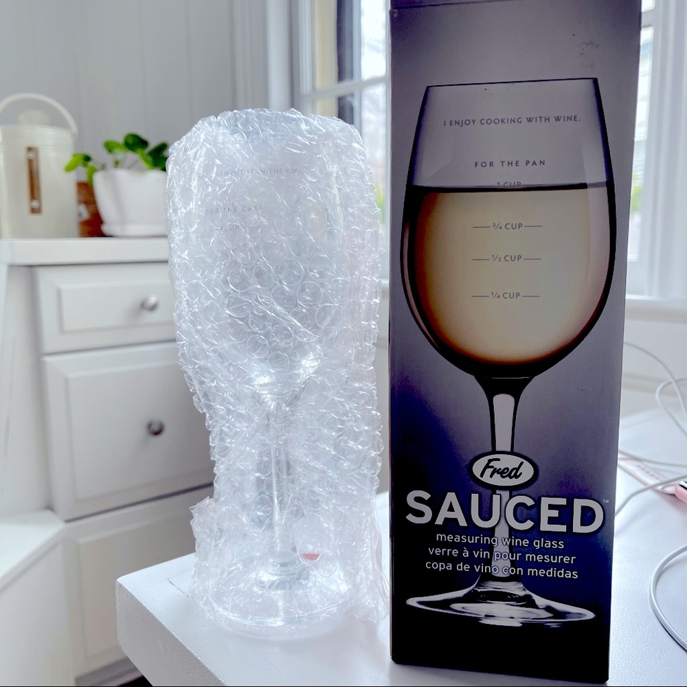 Fred Sauced Measuring Wine Glass